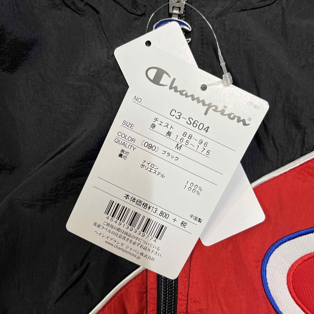 Champion(チャンピオン)のChampion ナイロンブルゾン　黒×赤　M 新品 メンズのジャケット/アウター(ナイロンジャケット)の商品写真