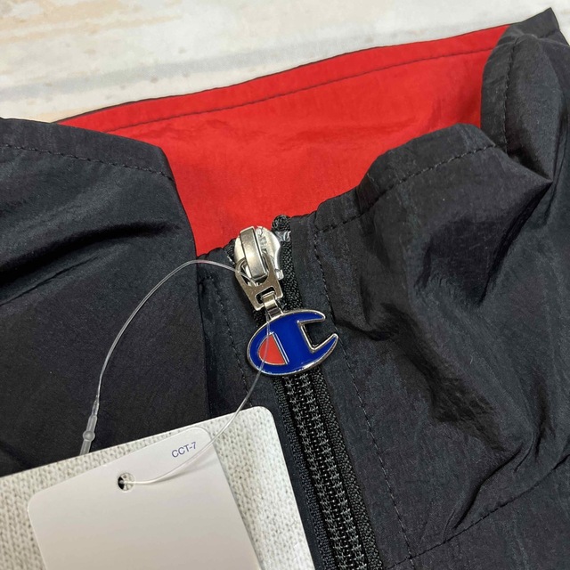 Champion(チャンピオン)のChampion ナイロンブルゾン　黒×赤　M 新品 メンズのジャケット/アウター(ナイロンジャケット)の商品写真