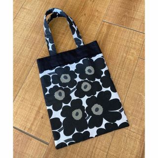 マリメッコ(marimekko)のマリメッコ 黒 薄手 トートバッグ ウニッコ ショルダーバッグ A4サイズ(トートバッグ)