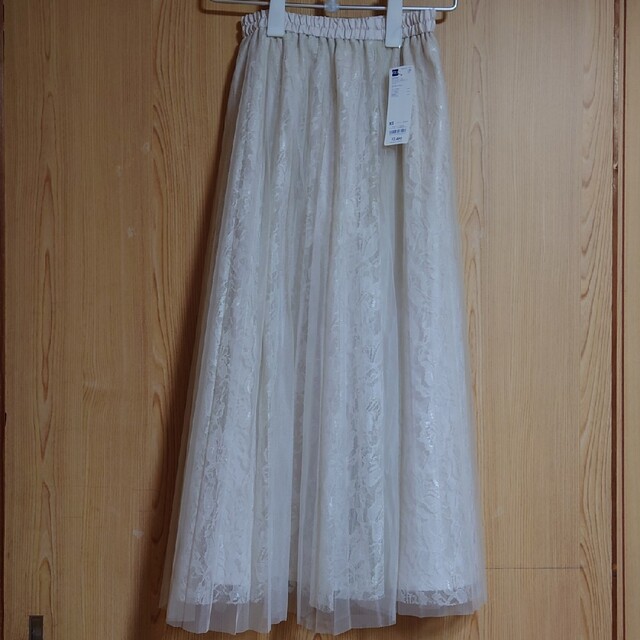 GU(ジーユー)の新品 タグ付き GU チュールレースフレアロングスカート XS レディースのスカート(ロングスカート)の商品写真