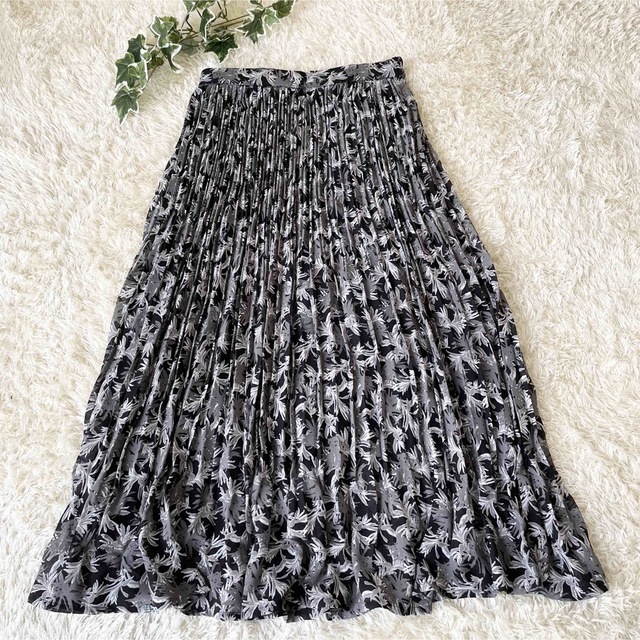 LEPSIM(レプシィム)のLEPSIMレプシィム☆プリーツスカート　花柄　モノトーン レディースのスカート(ロングスカート)の商品写真