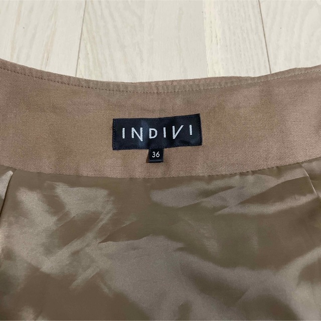 INDIVI(インディヴィ)のインディヴィ INDIVI スエード調 スカート プリーツスカート レディースのスカート(ひざ丈スカート)の商品写真