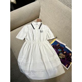 miumiu - miumiu 2020 ビジュー襟付きワンピースの通販 by ♡|ミュウ ...