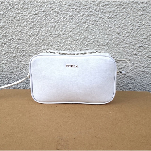 Furla(フルラ)のFURLA フルラ ショルダーバッグ　ホワイト　リリー LILLI レディースのバッグ(ショルダーバッグ)の商品写真