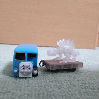 カプセルプラレール トーマス バーティ 恐竜の化石貨車(キャラクターグッズ)