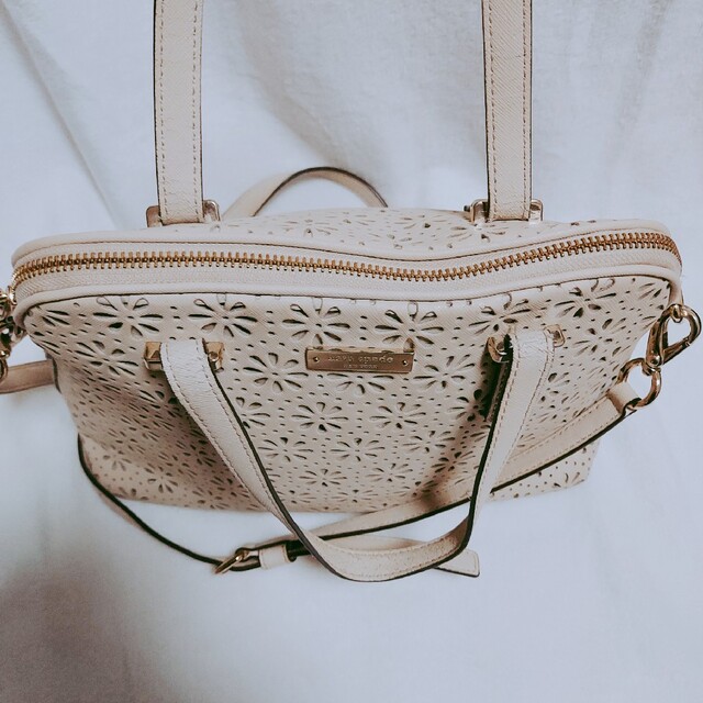 ケイトスペード kate spadeバンチングフラワーショルダーバッグ ... ★レア・極美品★ケイトスペード 2way ショルダーバッグ お菓子の家 家型