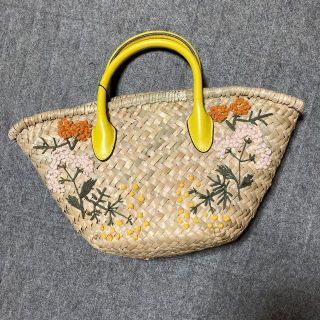 ザラ(ZARA)の《ZARA》かごバッグ　刺繍　かごトート　スペイン　ラフィア　フラワー(かごバッグ/ストローバッグ)