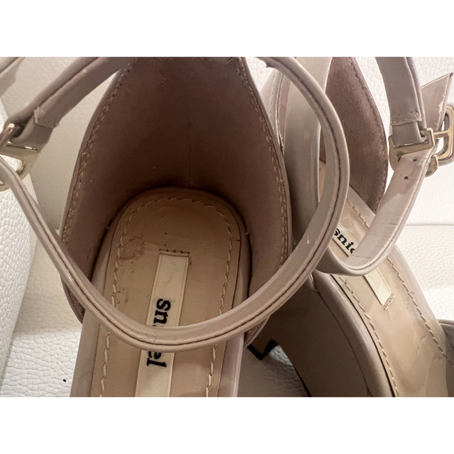 SNIDEL(スナイデル)の♡snidel♡ストラップ付きエナメル厚底ヒール レディースの靴/シューズ(ハイヒール/パンプス)の商品写真