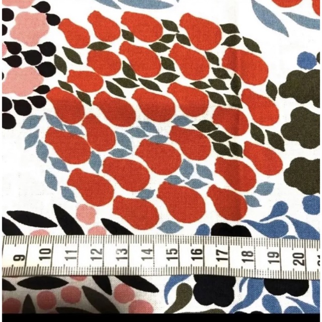 marimekko(マリメッコ)の⭐️キープ 廃番レア マリメッコ 生地 ヴァスキナ 伊勢丹限定カラー ハンドメイドの素材/材料(生地/糸)の商品写真