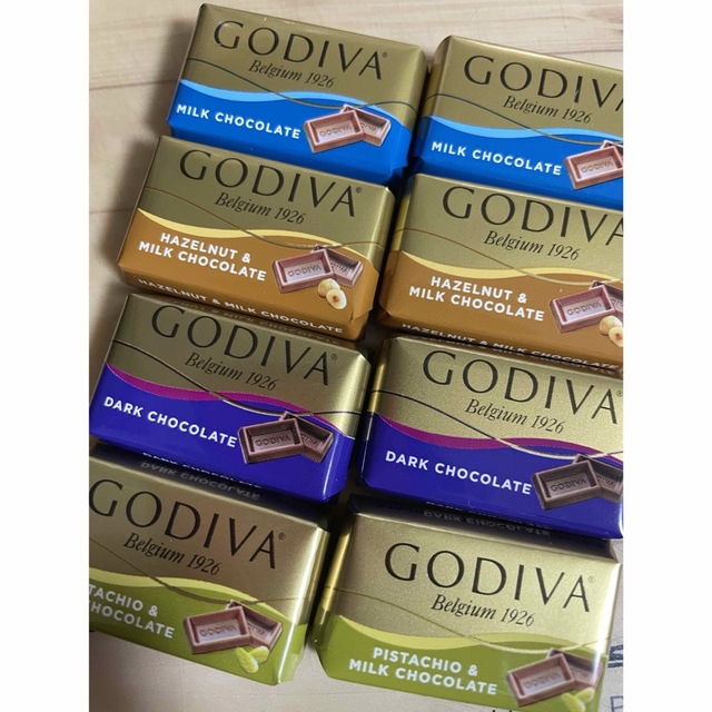 GODIVA(ゴディバ)のGODIVAナポリタンチョコレート８個 食品/飲料/酒の食品(菓子/デザート)の商品写真