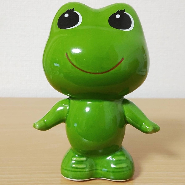 コーワ紙袋つき昭和レトロ激レア!置き物カエル陶器ケロちゃん コーワ紙袋つき昭和レトロ激レア!置き物カエル陶器ケロちゃん