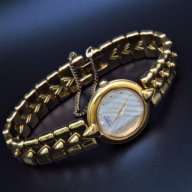 emanuel ungaro(エマニュエルウンガロ)のungaro ブレスレットウォッチ ゴールド 1P ラウンドフェイス 腕時計 レディースのファッション小物(腕時計)の商品写真