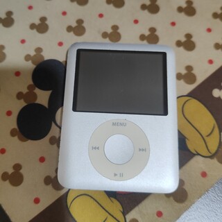 アイポッド(iPod)のiPod nano A1236 4GB シルバー(ポータブルプレーヤー)