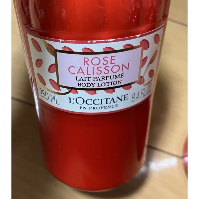 L'OCCITANE(ロクシタン)の新品　ロクシタン　限定　ローズカリソン　ボディミルク　乳液　クリーム　2本セット コスメ/美容のボディケア(ボディローション/ミルク)の商品写真