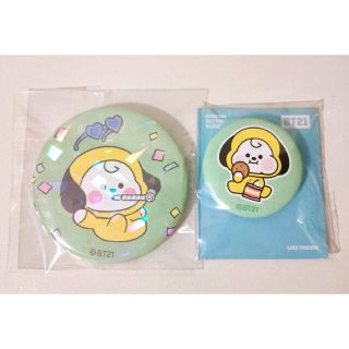 ビーティーイシビル(BT21)のチミー 缶バッチ  2つ ホノグラム キラキラ bt21 chimmy 緑(バッジ/ピンバッジ)