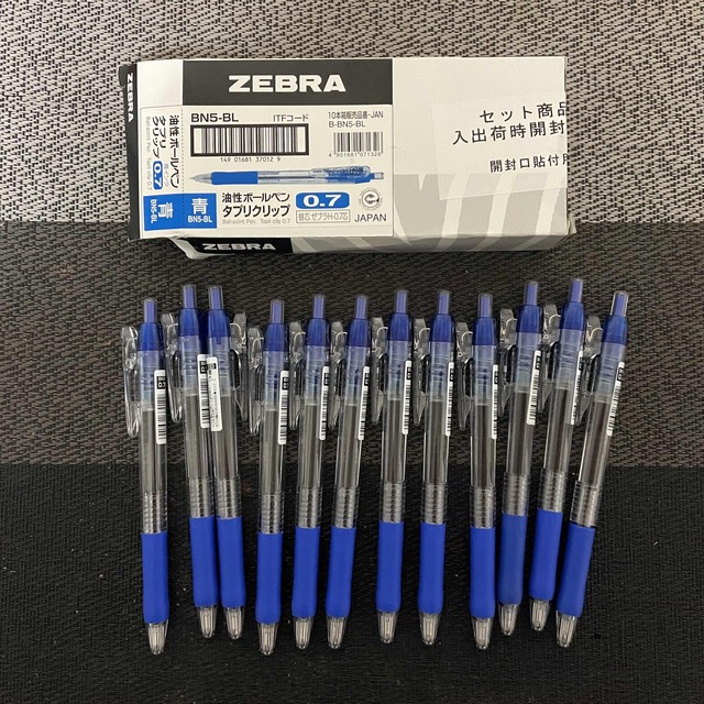 ZEBRA(ゼブラ)のボールペン　zebra タプリクリップ　青　0.7 インテリア/住まい/日用品の文房具(ペン/マーカー)の商品写真