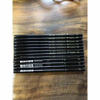 トンボエンピツ(トンボ鉛筆)のトンボカラーペンシル　黒　12本(色鉛筆)