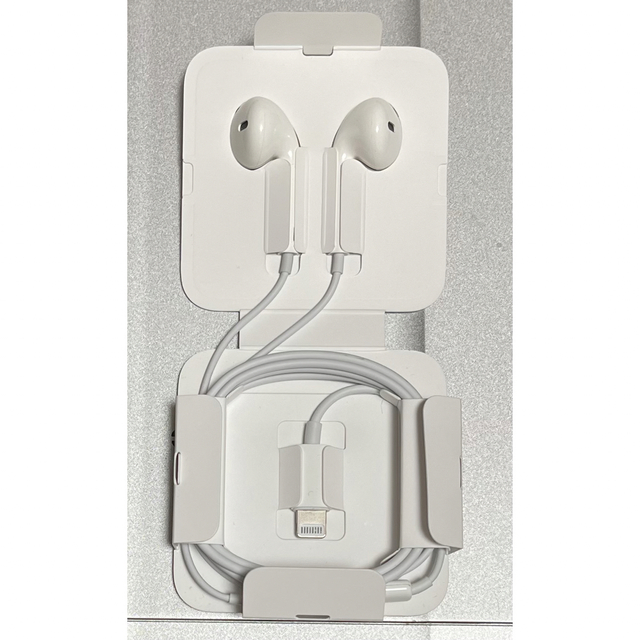 iPhone(アイフォーン)のiPhone 純正 イヤホン EarPods with Lightning スマホ/家電/カメラのスマホアクセサリー(ストラップ/イヤホンジャック)の商品写真