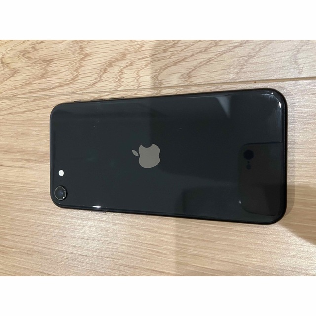iPhone(アイフォーン)のiPhone se第２世代　128GBブラック　AppleCare有 スマホ/家電/カメラのスマートフォン/携帯電話(スマートフォン本体)の商品写真
