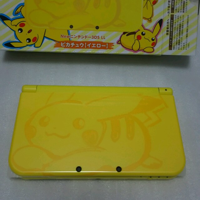 任天堂(ニンテンドウ)のpokeperi5様 専用 new ﾆﾝﾃﾝﾄﾞｰ 3DS ピカチュウ イエロー エンタメ/ホビーのゲームソフト/ゲーム機本体(携帯用ゲーム機本体)の商品写真