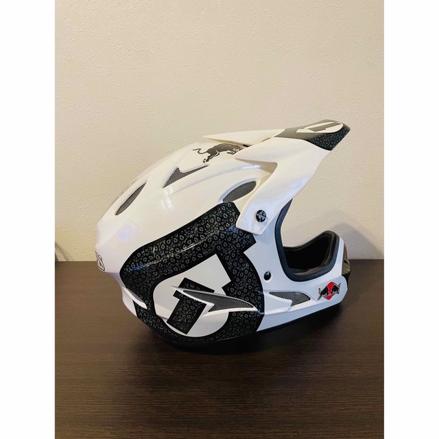 SixSixOne Comp shifted helmet スポーツ/アウトドアの自転車(その他)の商品写真