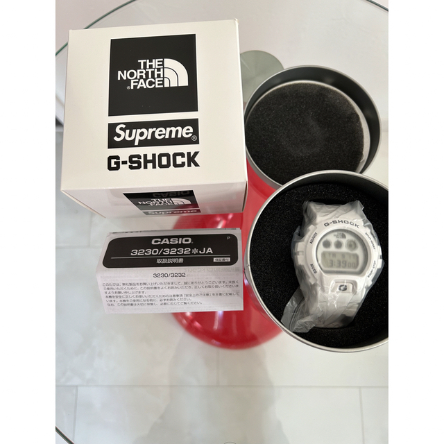 ノースフェイスSupreme、Gショックのコラボ『新品未使用』人気の