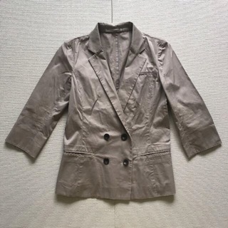 ユニクロ(UNIQLO)のジャケット 七分袖 グレージュ M(テーラードジャケット)