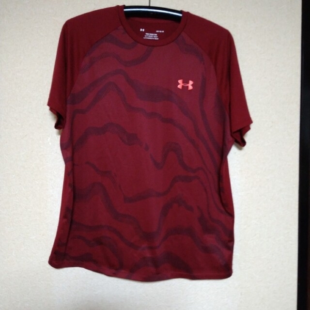 UNDER ARMOUR(アンダーアーマー)のアンダーアーマー 半袖Tシャツ 赤 キッズ/ベビー/マタニティのキッズ服男の子用(90cm~)(Tシャツ/カットソー)の商品写真