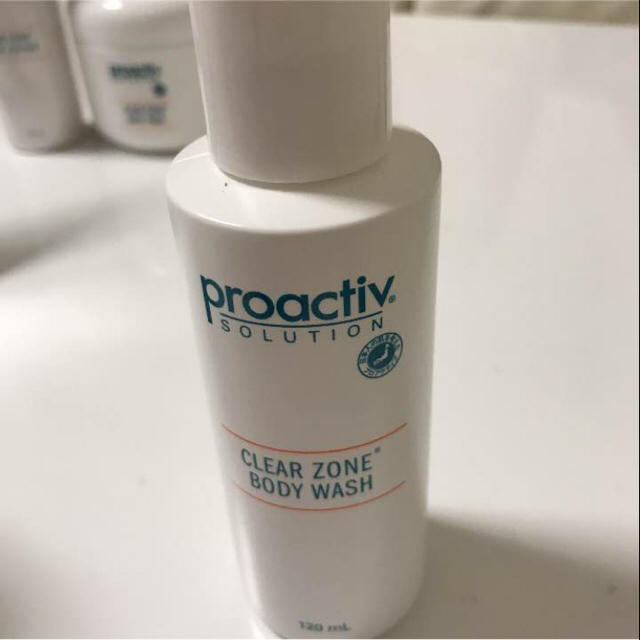 proactiv(プロアクティブ)のプロアクティブ クリアゾーン ボディウォッシュ☆120ml 2本 コスメ/美容のボディケア(ボディソープ/石鹸)の商品写真