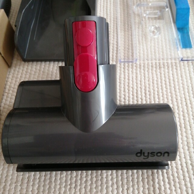 Dyson cycloneV10fluffy　ブラック　SV12 2