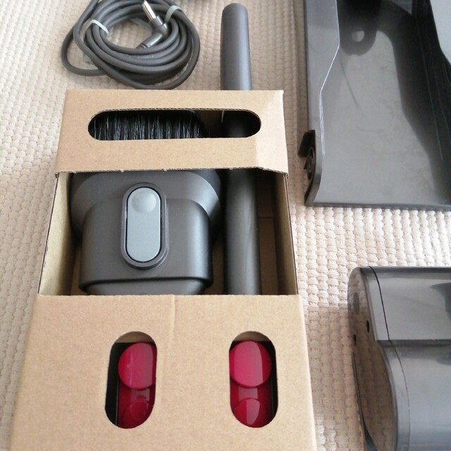 Dyson cycloneV10fluffy　ブラック　SV12 3