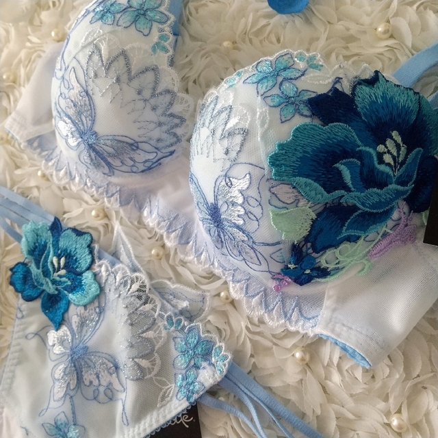 サルート🌹42G 水瓶座 アクエリアス D65 ソングM WH