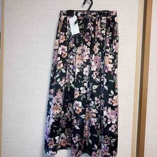 エニィファム(anyFAM)の新品未使用タグ付き　花柄フレアースカート(ロングスカート)