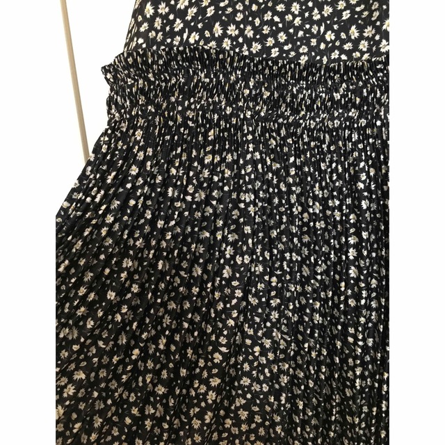 Drawer(ドゥロワー)のSHE Tokyo Charlotte flowerスカート34サイズ レディースのスカート(ロングスカート)の商品写真