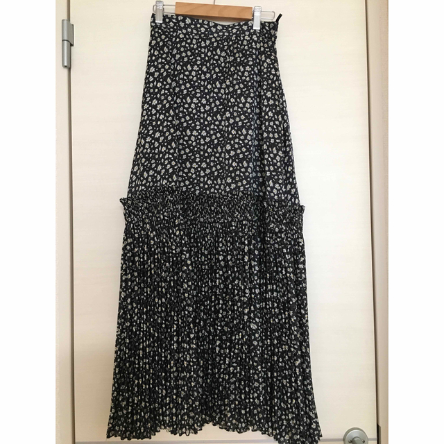 Drawer(ドゥロワー)のSHE Tokyo Charlotte flowerスカート34サイズ レディースのスカート(ロングスカート)の商品写真