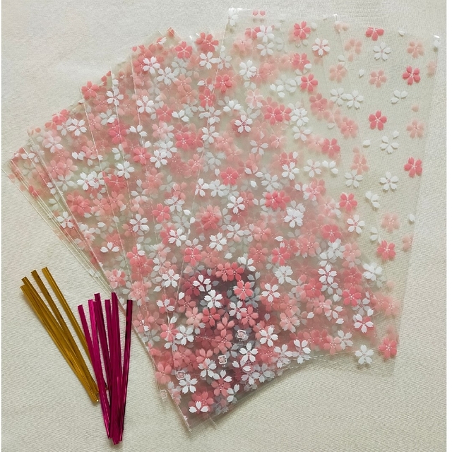 ラッピング袋15枚　桜　タイ付き ハンドメイドの文具/ステーショナリー(カード/レター/ラッピング)の商品写真