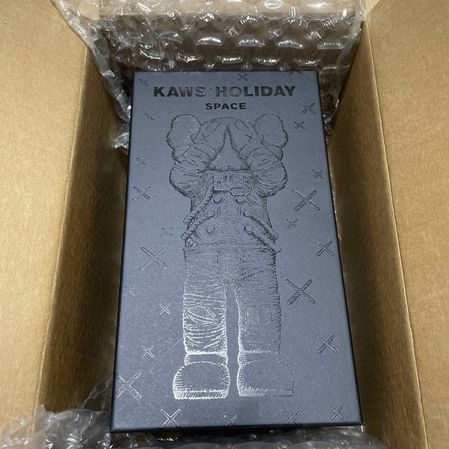 MEDICOM TOY(メディコムトイ)のKAWS Holiday Space Figure Black エンタメ/ホビーのフィギュア(その他)の商品写真