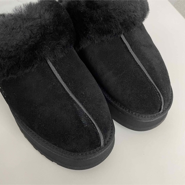 UGG(アグ)のUGG DISQUETTE ディスケット 25cm US8 ブラック スリッパ レディースの靴/シューズ(スリッポン/モカシン)の商品写真