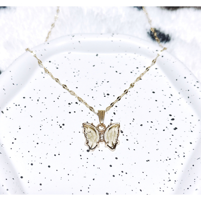 Butterfly glas charm necklace ハンドメイドのアクセサリー(ネックレス)の商品写真