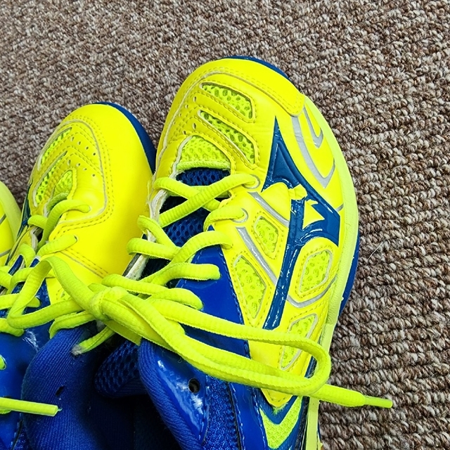 MIZUNO(ミズノ)のバドミントンシューズ(２足) スポーツ/アウトドアのスポーツ/アウトドア その他(バドミントン)の商品写真