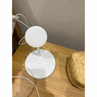 アイフォーン(iPhone)のbelkin  2in1  充電器(バッテリー/充電器)