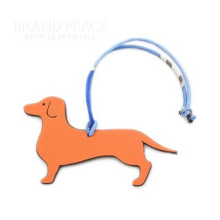 エルメス(Hermes)のエルメス プティアッシュ ダックスフンド 犬 バッグチャーム オレンジ/グレー(その他)