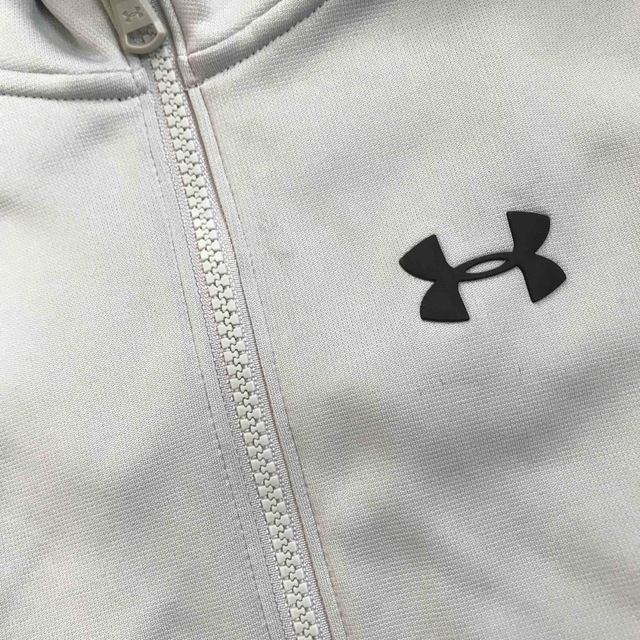 UNDER ARMOUR(アンダーアーマー)のアンダーアーマー  セットアップ 130センチ キッズ/ベビー/マタニティのキッズ服男の子用(90cm~)(ジャケット/上着)の商品写真