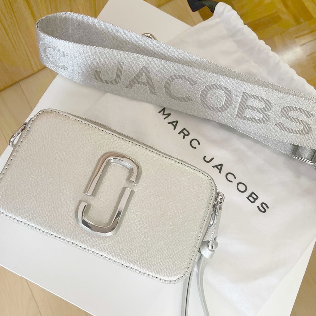 即購入OK! 即発送!MARC JACOBS スナップショットバッグ　シルバー