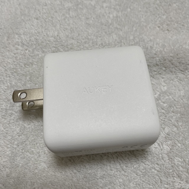 【中古】AUKEY 65W OMNIA USB C 充電器 PA-B4 スマホ/家電/カメラのスマートフォン/携帯電話(バッテリー/充電器)の商品写真