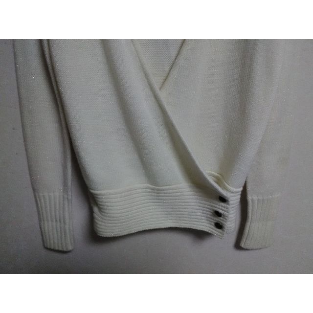 2089_白シルバーキラ糸入り織合わせＶライン前ボタン超長袖セータｰカーディガン エンタメ/ホビーのコスプレ(衣装)の商品写真