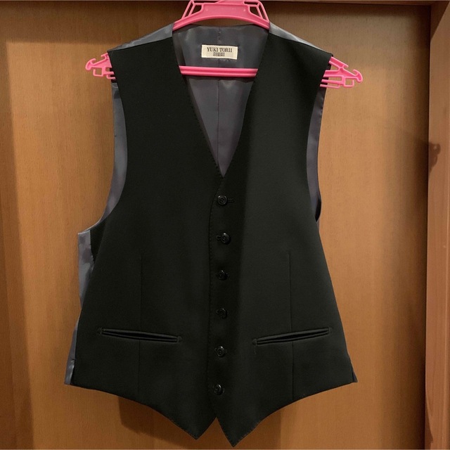 YUKI TORII INTERNATIONAL(ユキトリイインターナショナル)のベスト　ブラック メンズのスーツ(スーツベスト)の商品写真