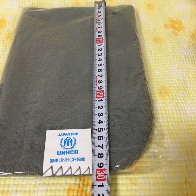 膝掛け　グレー　ふかふか　国連UNHCR インテリア/住まい/日用品のオフィス用品(その他)の商品写真