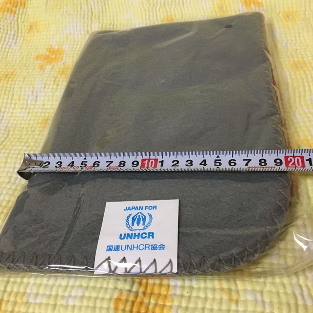 膝掛け　グレー　ふかふか　国連UNHCR インテリア/住まい/日用品のオフィス用品(その他)の商品写真