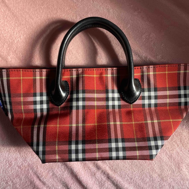 BURBERRY BLUE LABEL(バーバリーブルーレーベル)のバーバリー　ミニ トートバッグ　チェック　赤 レディースのバッグ(ハンドバッグ)の商品写真